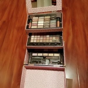 Sold💔ULTA Beauty Pretty & Polished 72-piece